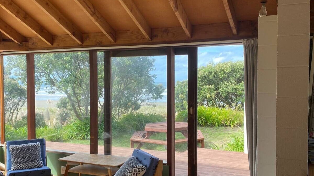 Waimarama House | Absolute beach front - Waimarama Holiday Home