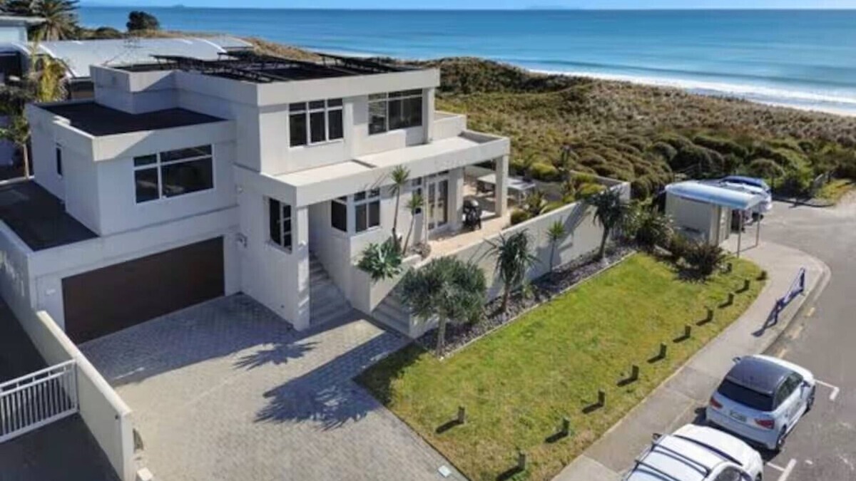 Mount Maunganui House | Absolute Beachfront