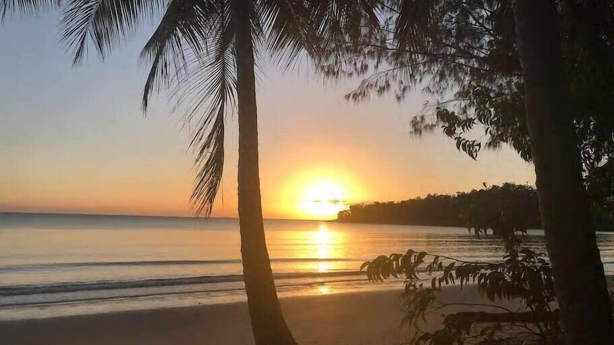 Kewarra Beach Villa | Absolute Beachfront 2 Bedroom Luxury Holiday Home