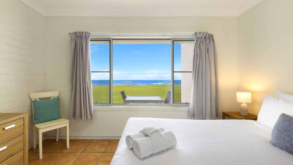 North Creek Apartment | Absolute Beachfront Apartments 2B