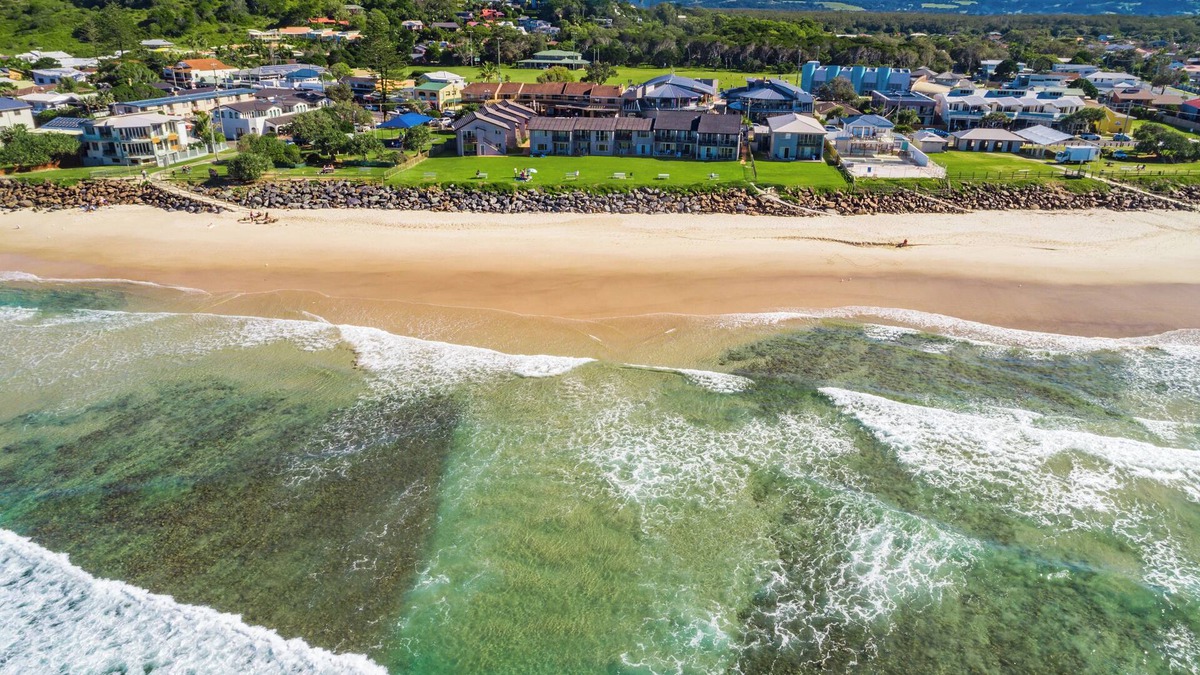 North Creek Apartment | Absolute Beachfront Apartment 8B - 1 bedroom