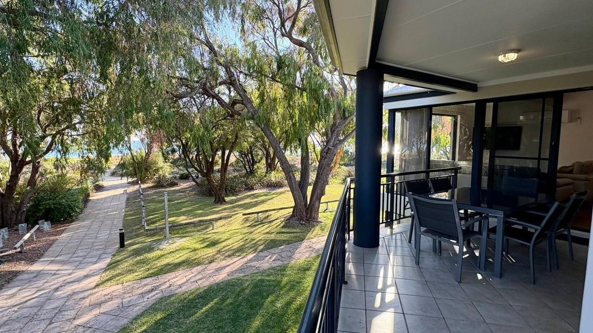Broadwater House | Absolute Beachfront Villa – Best Views in Cape View Resort