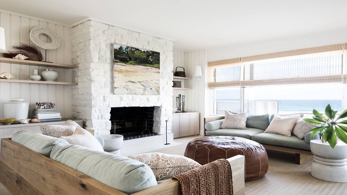 North Avoca House | Absolute beachfront home with log fire