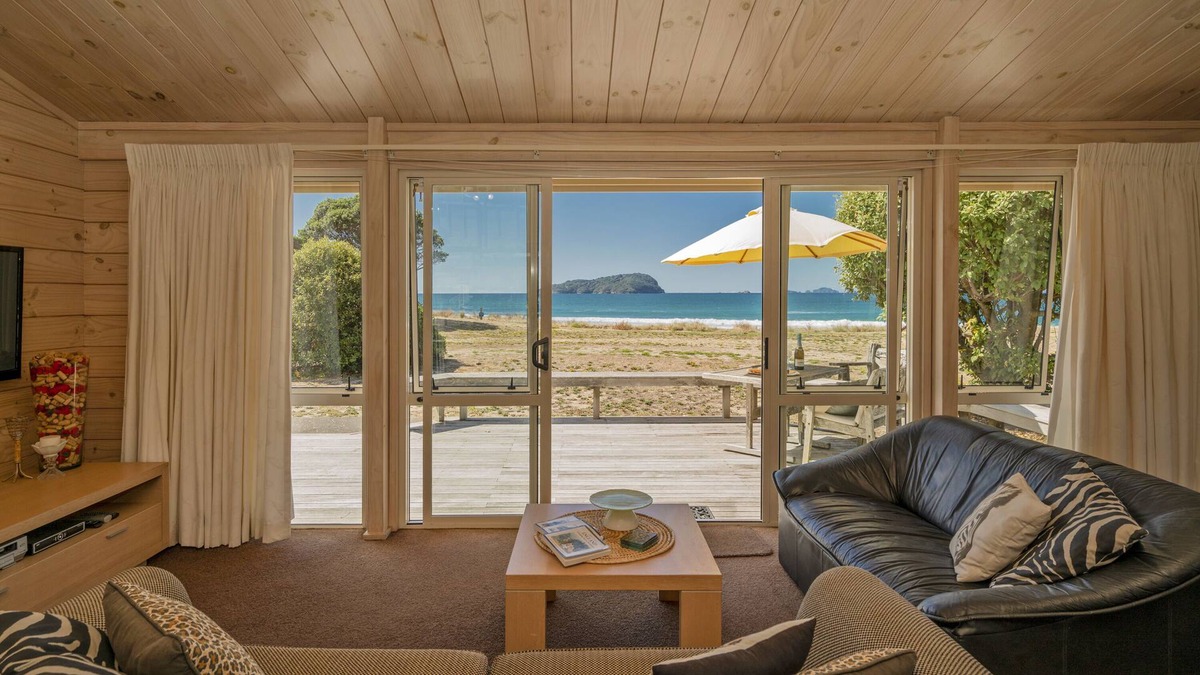 Pauanui Cottage | Absolute Beachfront Bach - Pauanui Holiday Home