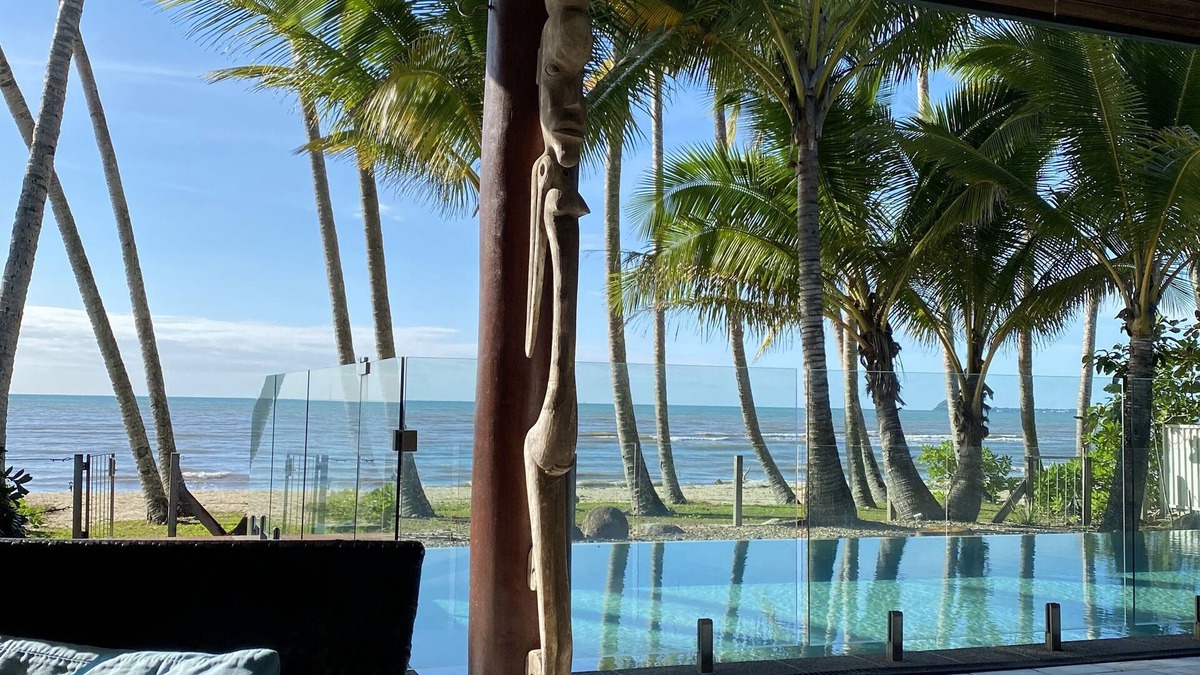 Newell House | ABSOLUTE BEACHFRONT- Bala Beach House on Newell Beach