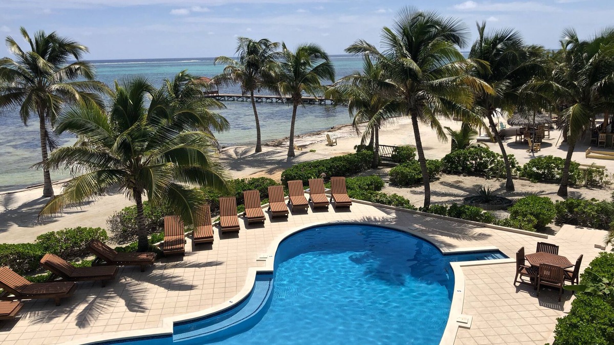 San Pedro Condo | Absolute Beachfront - Gold Standard Approved Unit 8