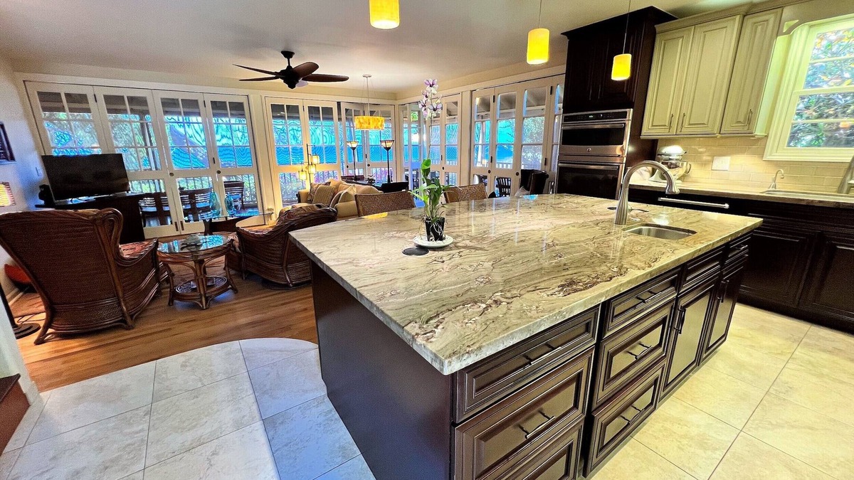 Maunaloa Condo | Absolute Luxury on the Ocean