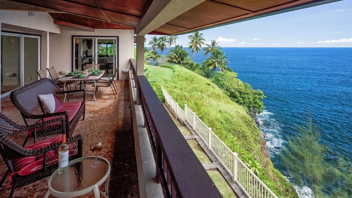 Hilo House | Absolute Oceanfront in Hilo! Read our Reviews!