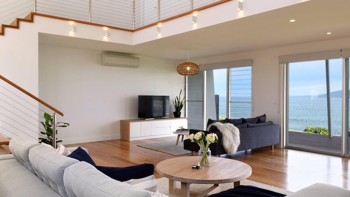 Gerroa House | Absolute Waterfront - Amazing beach views