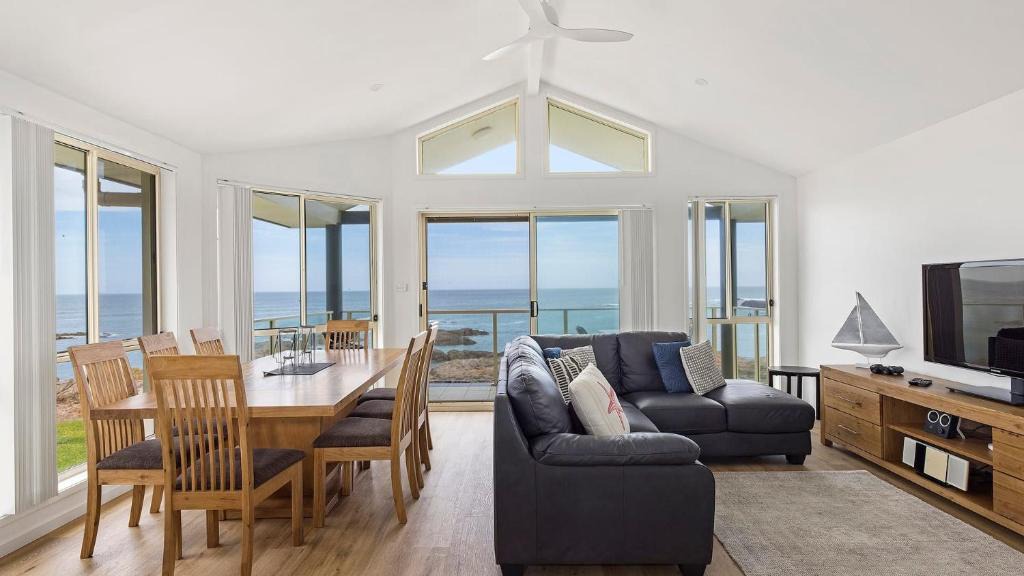 Anna Bay House | Absolute Waterfront Anna Bay