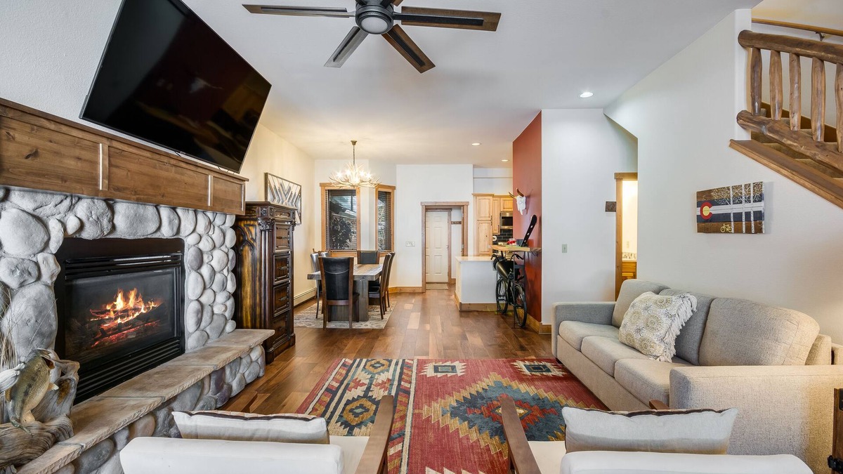 Steamboat Springs House | AC in Bedrooms| Community Hot Tub| 1200 sq feet