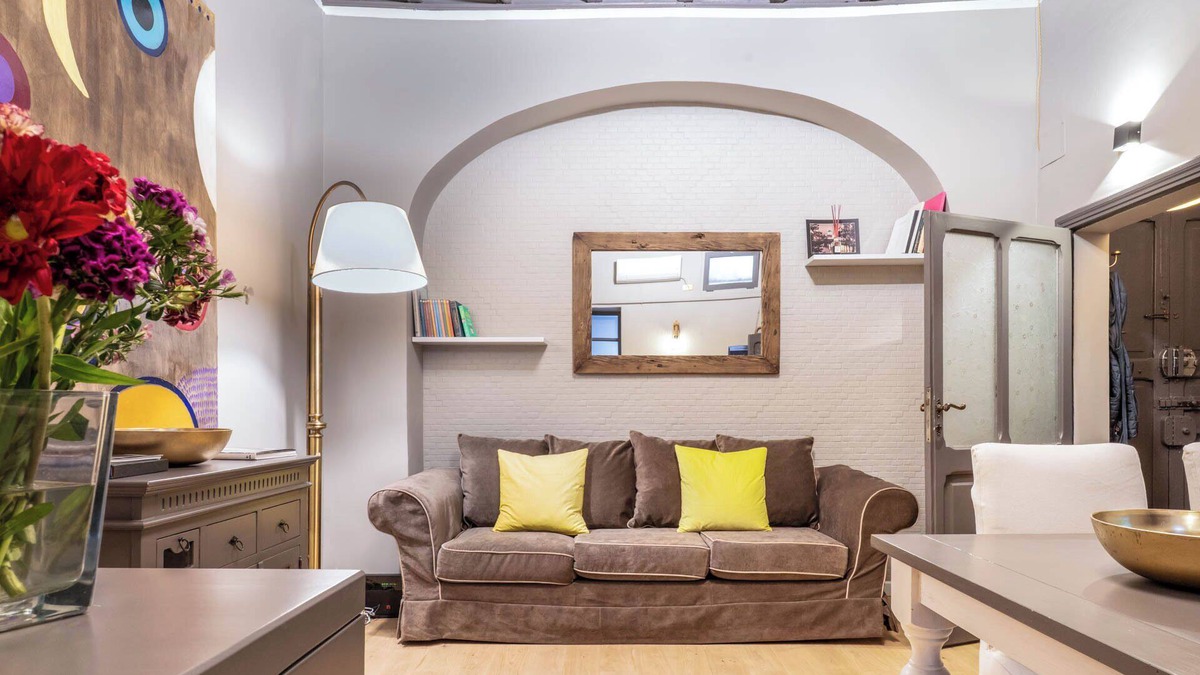 Rione V Ponte Apartment | AC Rome Apt for 6 + Terrace - Walk to Trastevere & Gianicolo - Book Summer!