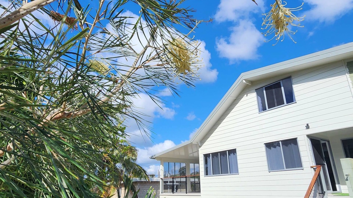Happy Valley House | “Acacia” is a modern, spacious 4 bedroom residence with fabulous ocean views.nn
