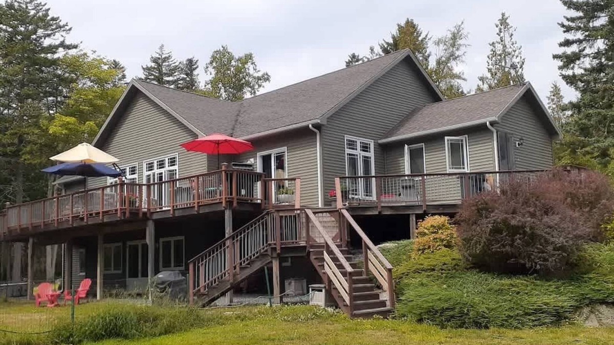 Lamoine Beach House | Acadia Lobster Fisherman's Retreat