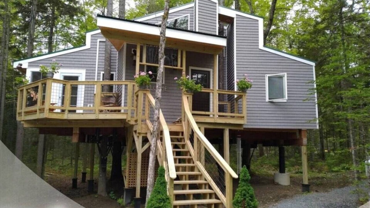 Hancock Cabin | Acadia Treehouse near Bar Harbor - Private Luxury