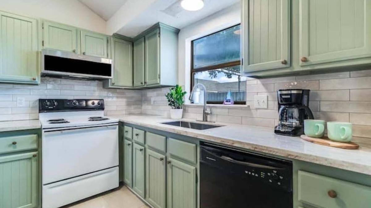Milton House | Acadiana Stay Near Sports, Dining, Entertainment