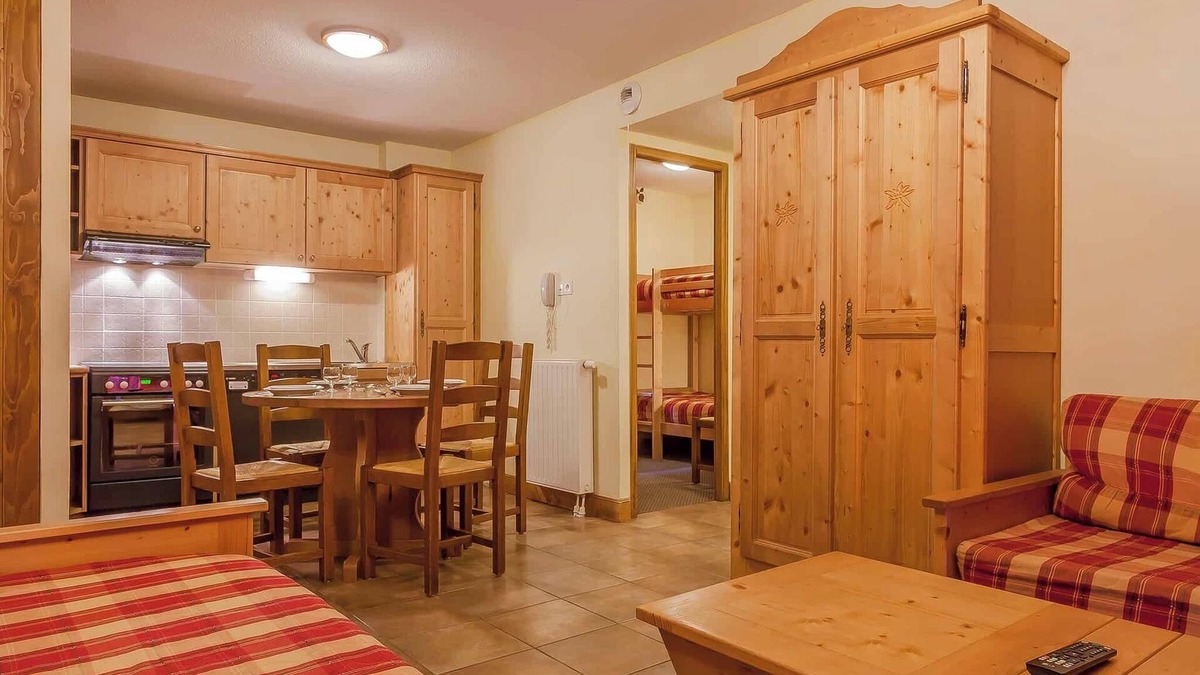 Lanslevillard Condo | Accès direct aux pistes, piscine | T3 + cabine