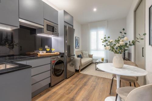Chamberi Apartment | Accessible 2-Single Bed Apartment in Chamberí Adapted Bathroom, Quevedo III
