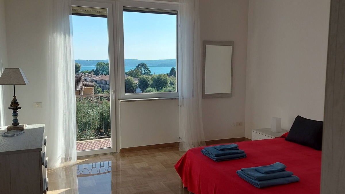 Lake Bracciano Apartment | Accogliente appartamento centrale, 2 minuti dal lago, bar, ristoranti, negozi