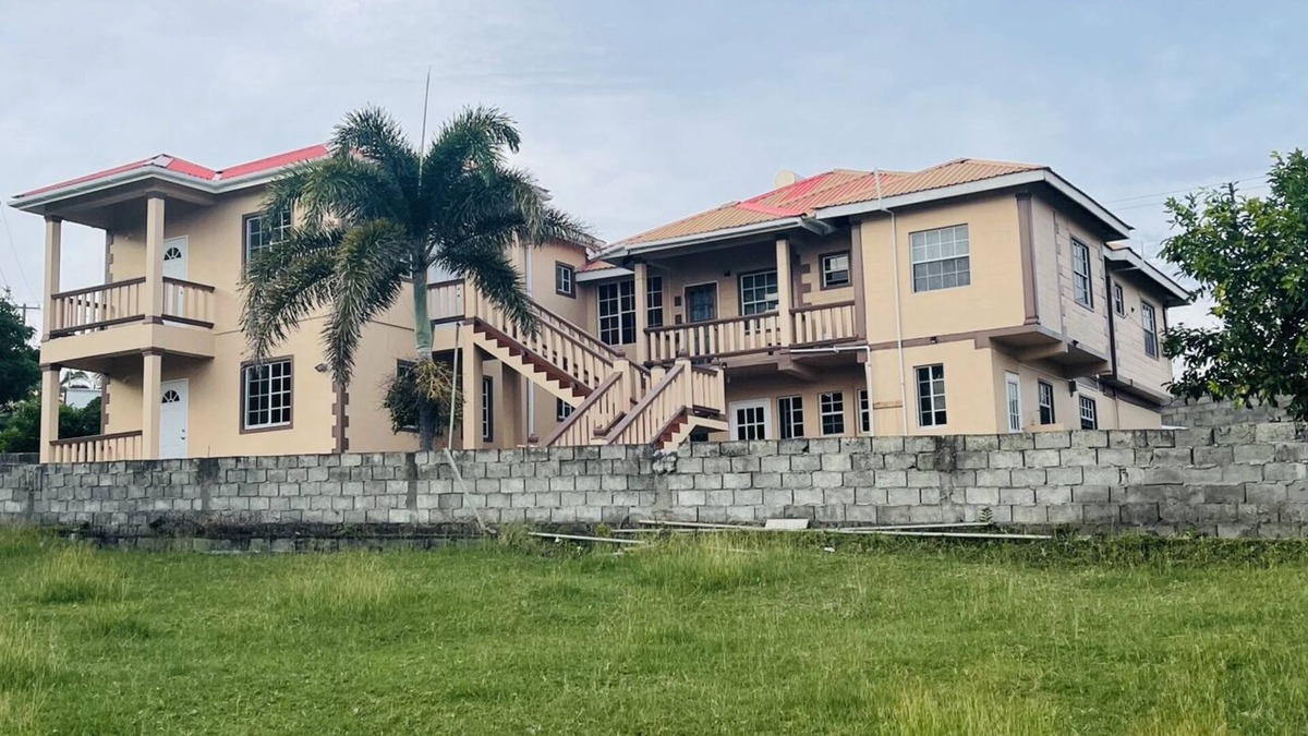 Brighton House | Accommodate up to eight guest - Hibiscus apartments