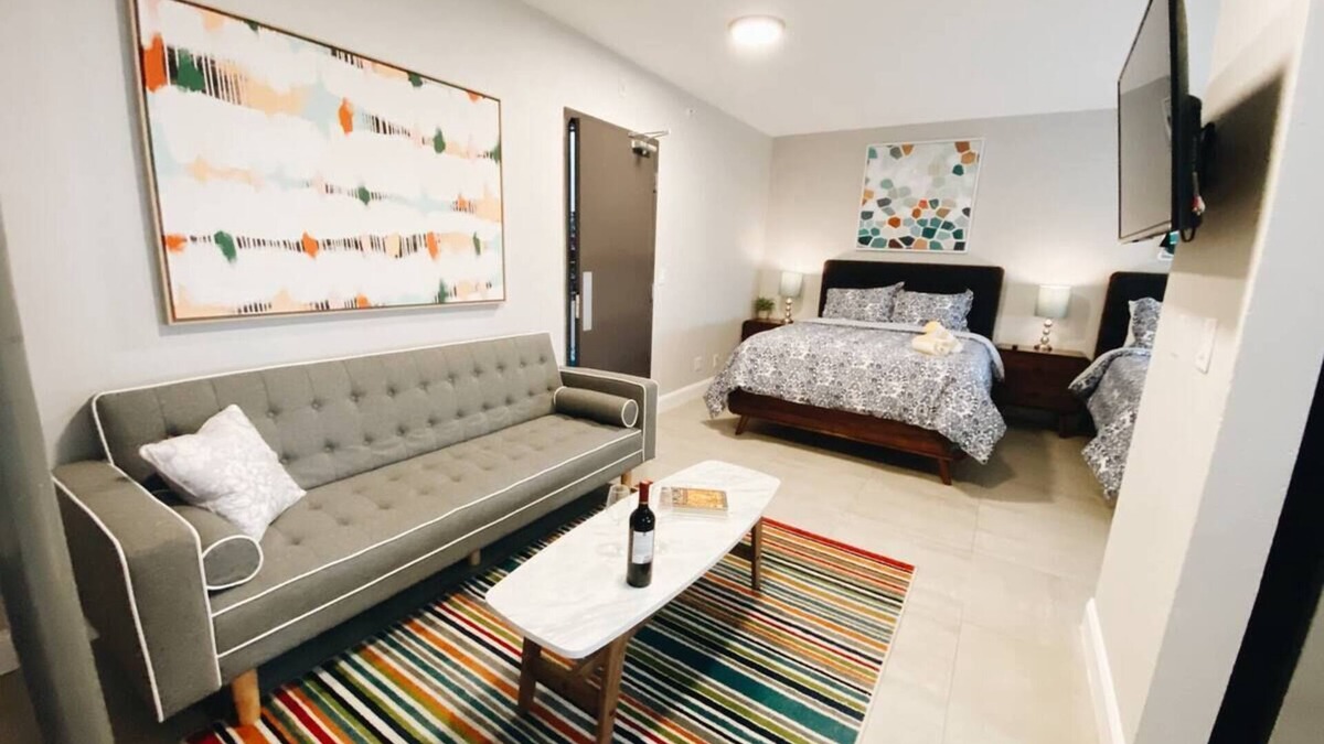 South Beach Hotel | Accommodates up to 6 guests | Free Amenities | Prime Location