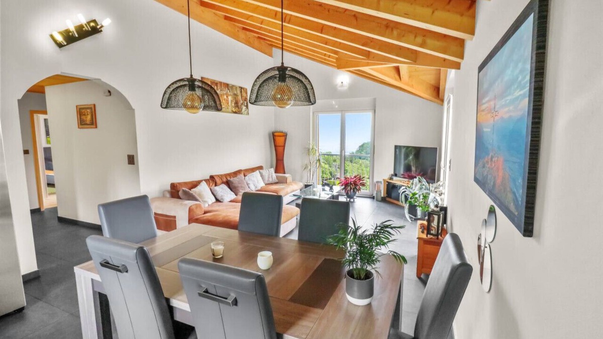 Troistorrents Apartment | Accommodation with a view of the plain