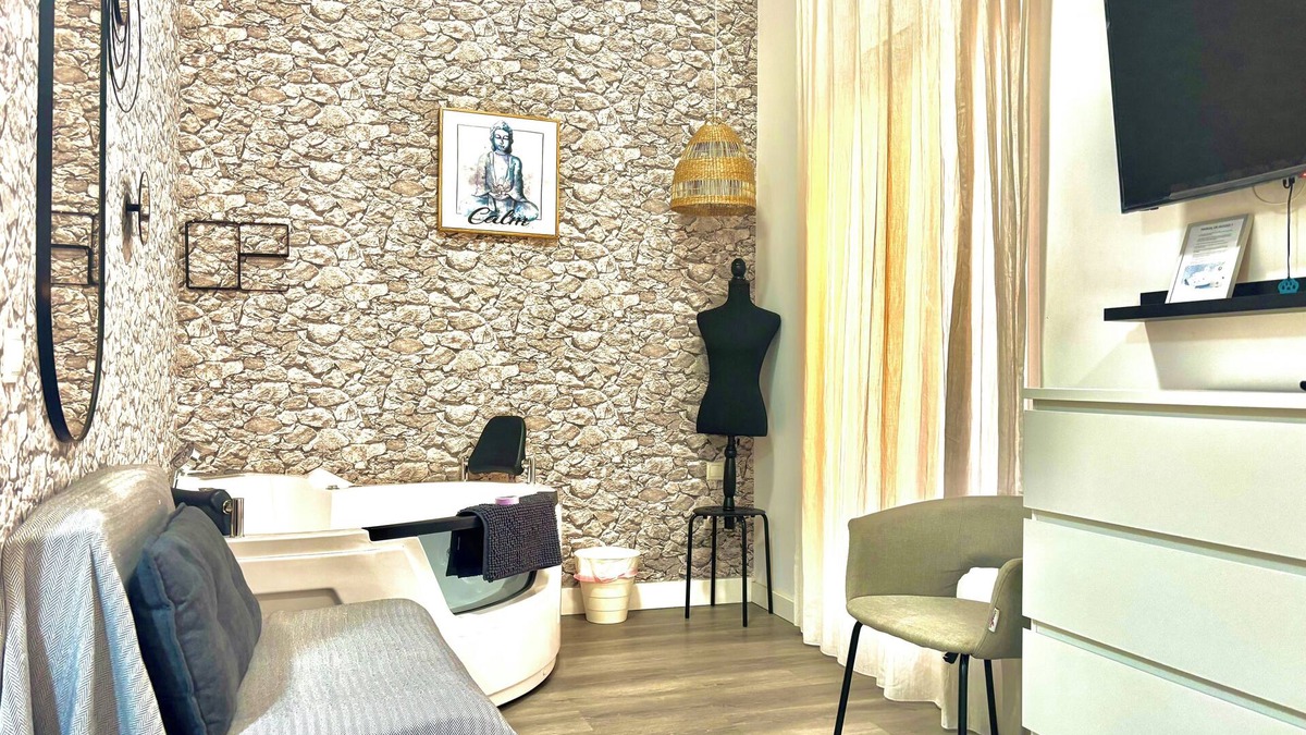 Entrevias Apartment | Accommodation with Jacuzzi Central Madrid