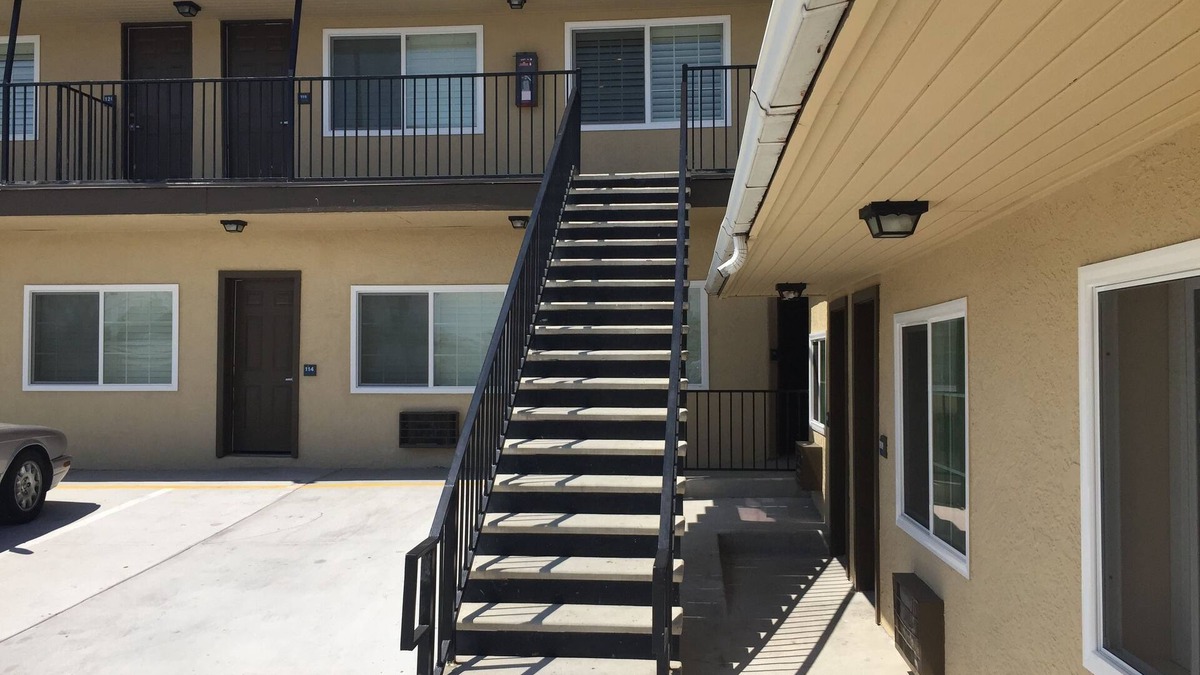 College East Hotel | Ace Budget Motel