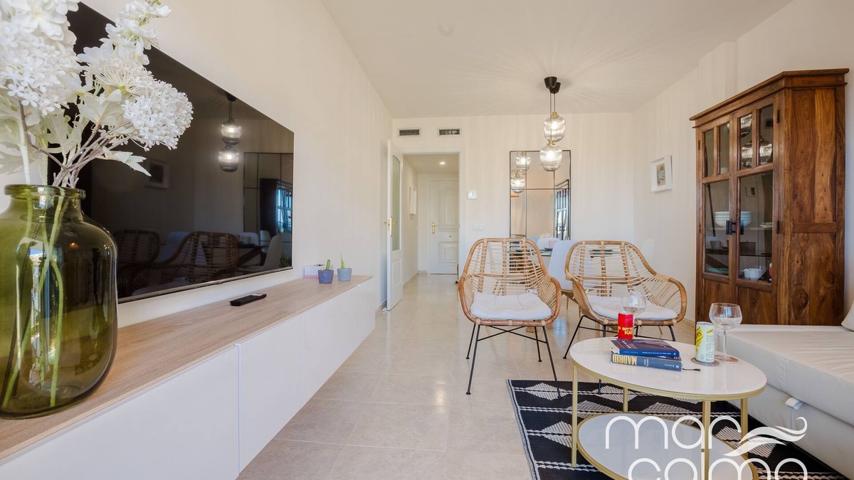 Miami Platja Apartment | Acogedor Apartamento con Piscina a un Minuto de la Playa