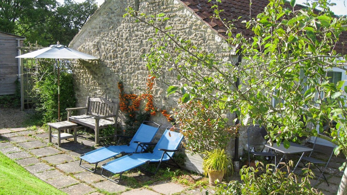 Bruton Cottage | ACORN COTTAGE, pet friendly, country holiday cottage in Bruton