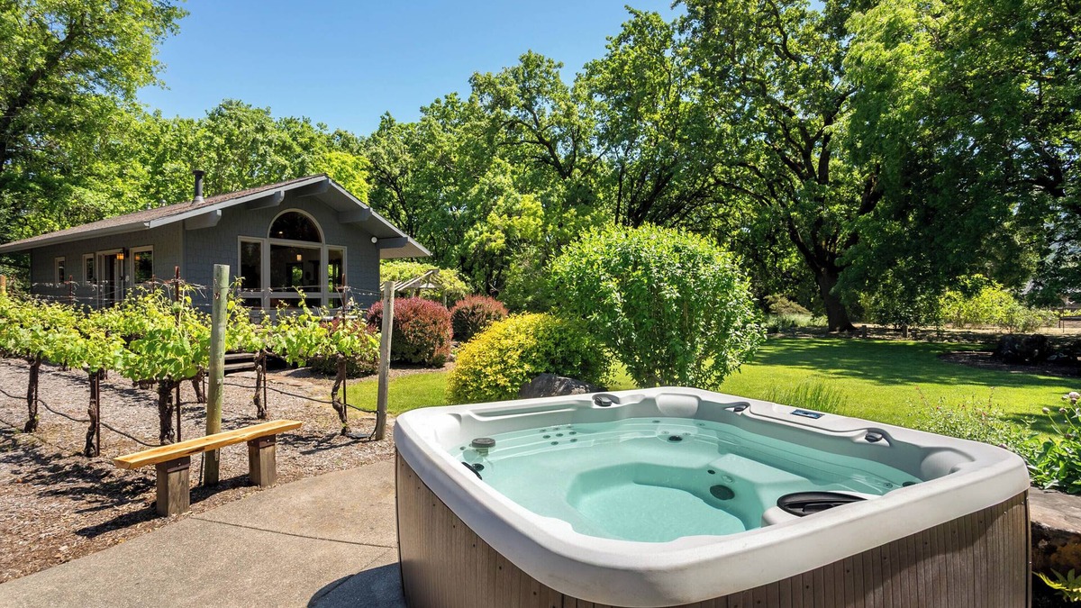Santa Rosa Cottage | Acorn Cottage: Privacy on 4 Acres in Kenwood