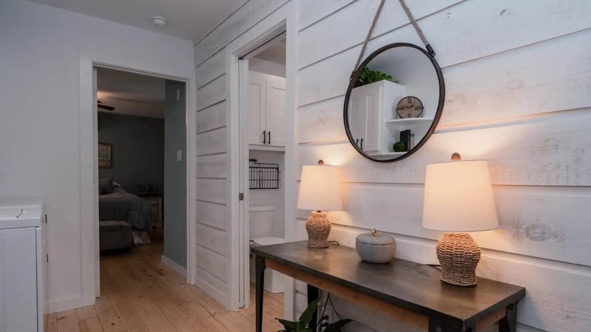 Longview House | Acorn Cottage Summary
