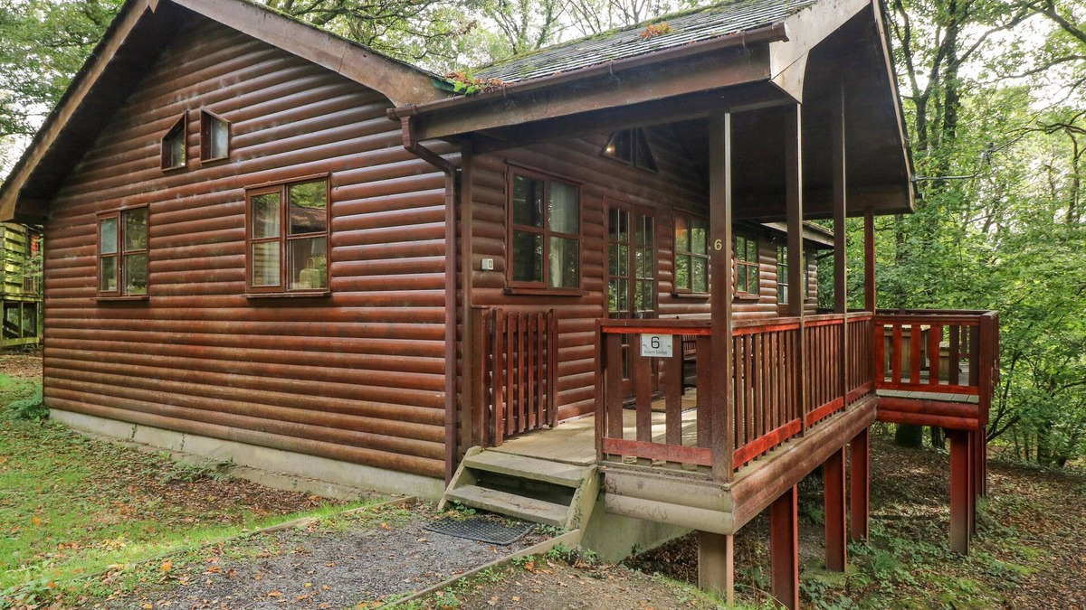 Llanybri Cottage | Acorn Lodge