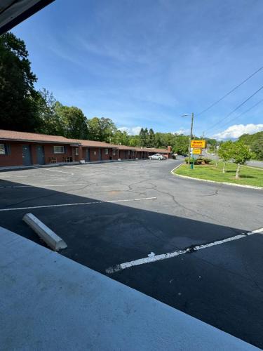Black Mountain Hotel | Acorn Motel