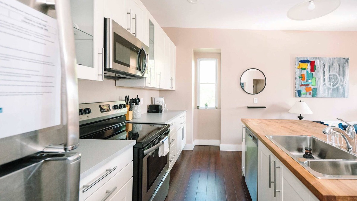 Manchester Apartment | Acrisure Field - Off Street Parking - GroupStay