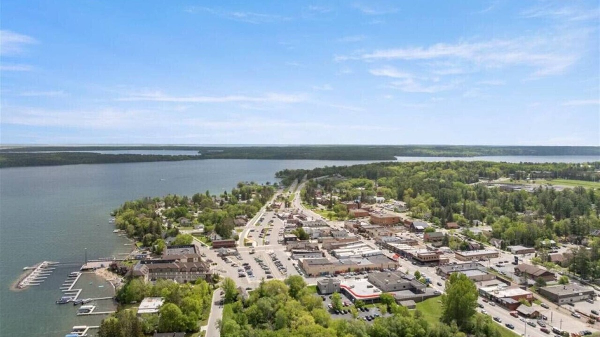 Walker Apartment | Across from Leech Lake!