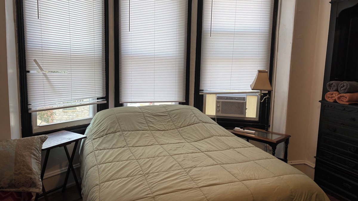 Glenwood Apartment | Across Temple Hosp 1 bedroom