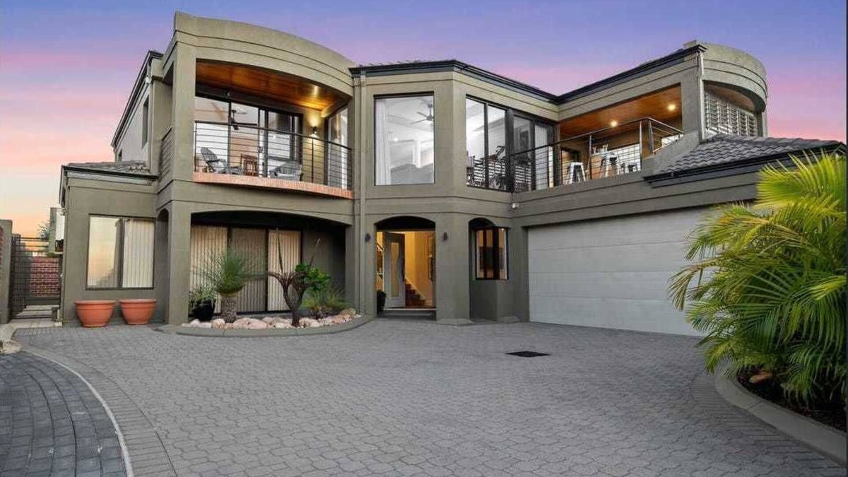 Hillarys House | Across the road from Hilary’s Beach Club