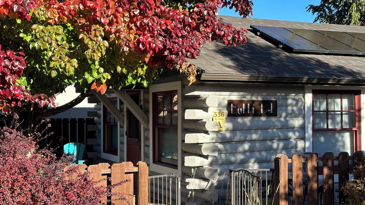 Salida Cabin | ADA Compliant Cabin. Luxury finishes, pet friendly. Garden, 3 blocks to downtown