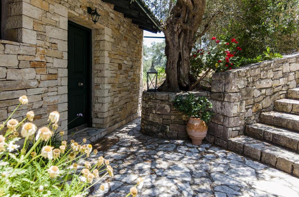 Mpogdanatika Apartment | Adamantia Studio S2