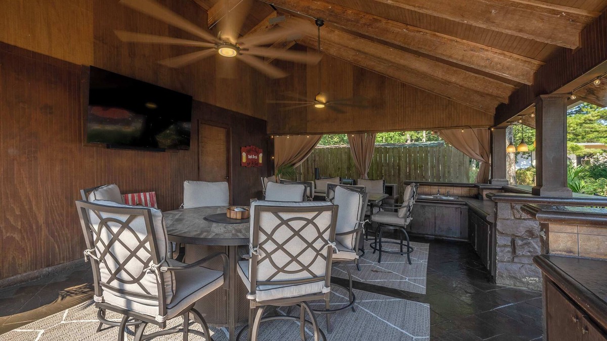 Tuscaloosa House | Adams House-Outdoor Entertainment-Walk to Eat/Shop