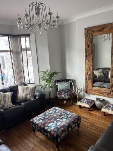 Grangetown House | Adanhouse-stockland spacious 5 bedroom house sleeps 12 private garden