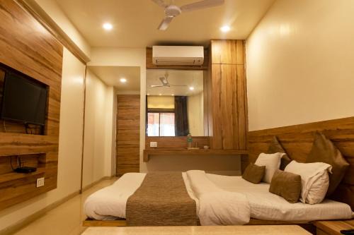 Bhopal Hotel | Adarsh Palace Hotel