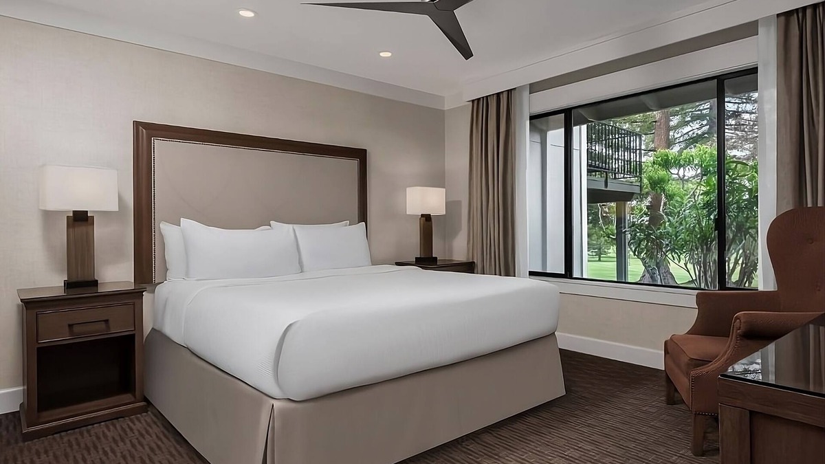 Napa Hotel | Add This To Your Vacation Stop! Pool & Golf Course, Near Garfield Park!