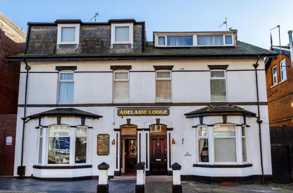 Blackpool Town Center Hotel | Adelaide Lodge - Town Centre - Opposite Winter Gardens