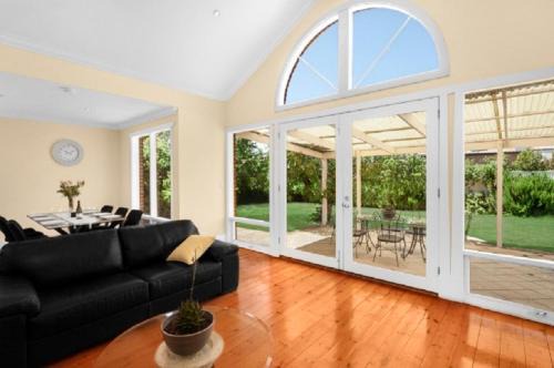 Everard Park House | Adelaide Style Accommodation - City to Beach - Free WIFI - Free 3 car parking - Great location