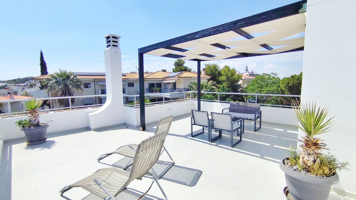 Vouliagmeni Apartment | Adelos Maisonette Near Vouliagmeni Beach