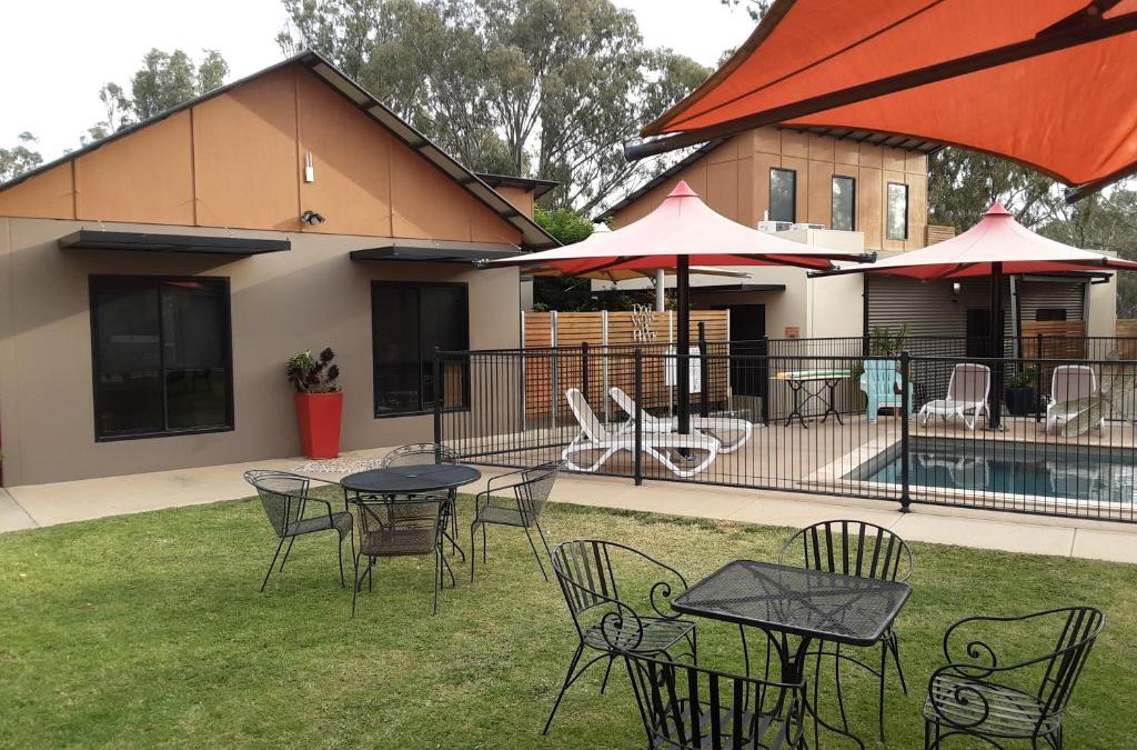 Echuca Apartment | Adelphi Apartment 2- Poolside or Apartment 2A- King Studio