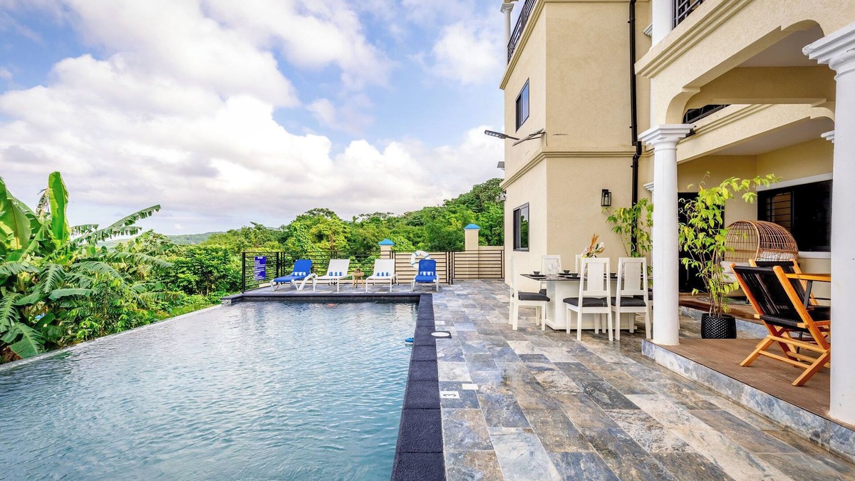 Boscobel Villa | Adina View: Oceanview 8BR, Pool, Jacuzzi, Chef, Gym, WiFi, AC, Backyard BBQ