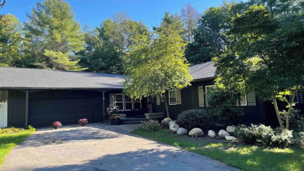 Lake George House | Adirondack 4bed 2bath Cottage close to the village with Hot Tub